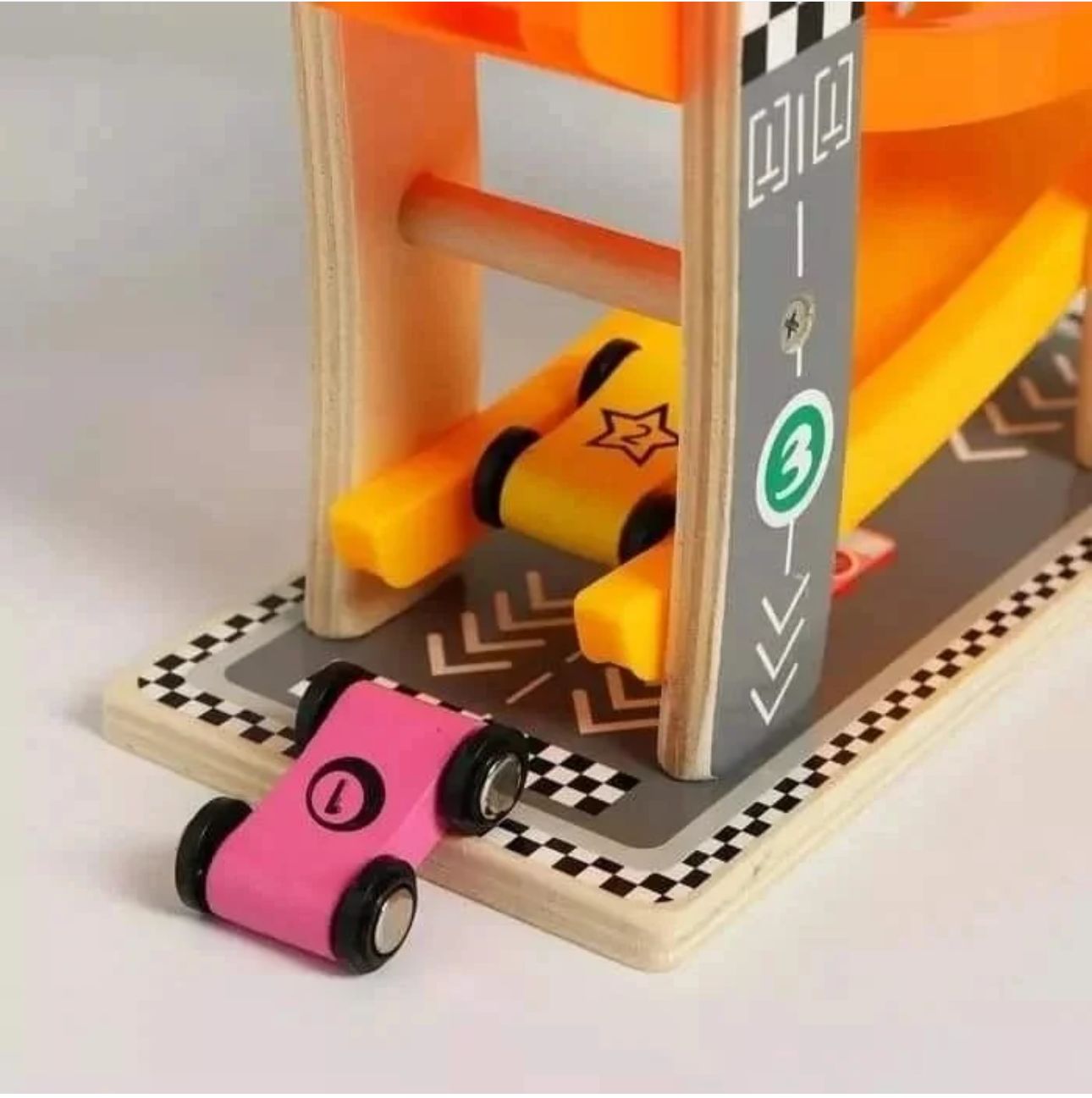 Desafío De Carreras En Madera